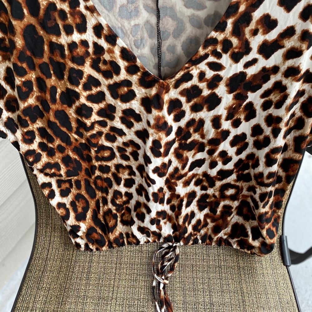 Sexy leopard crop